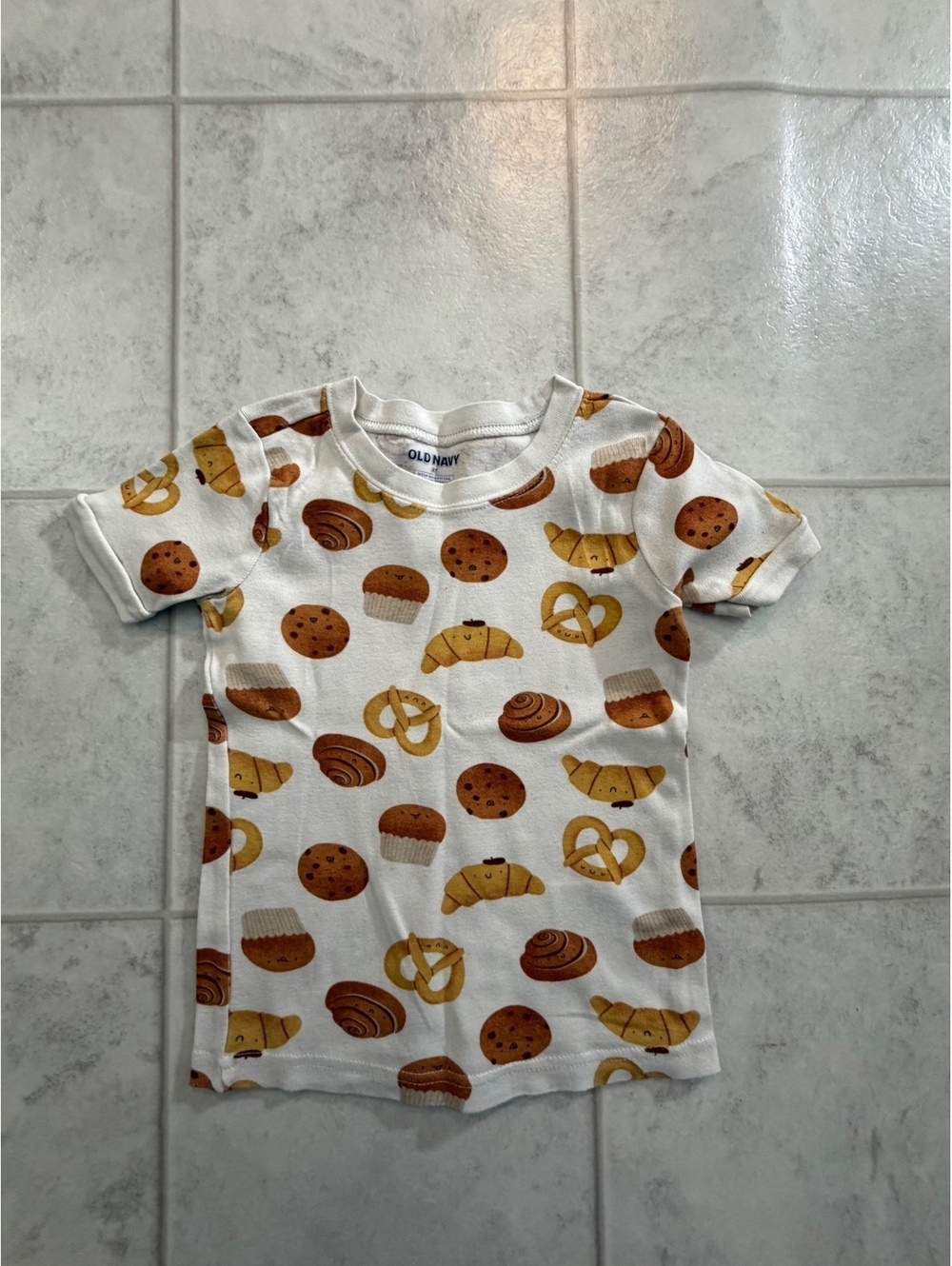 Old Navy white snack print T shirt size 3T